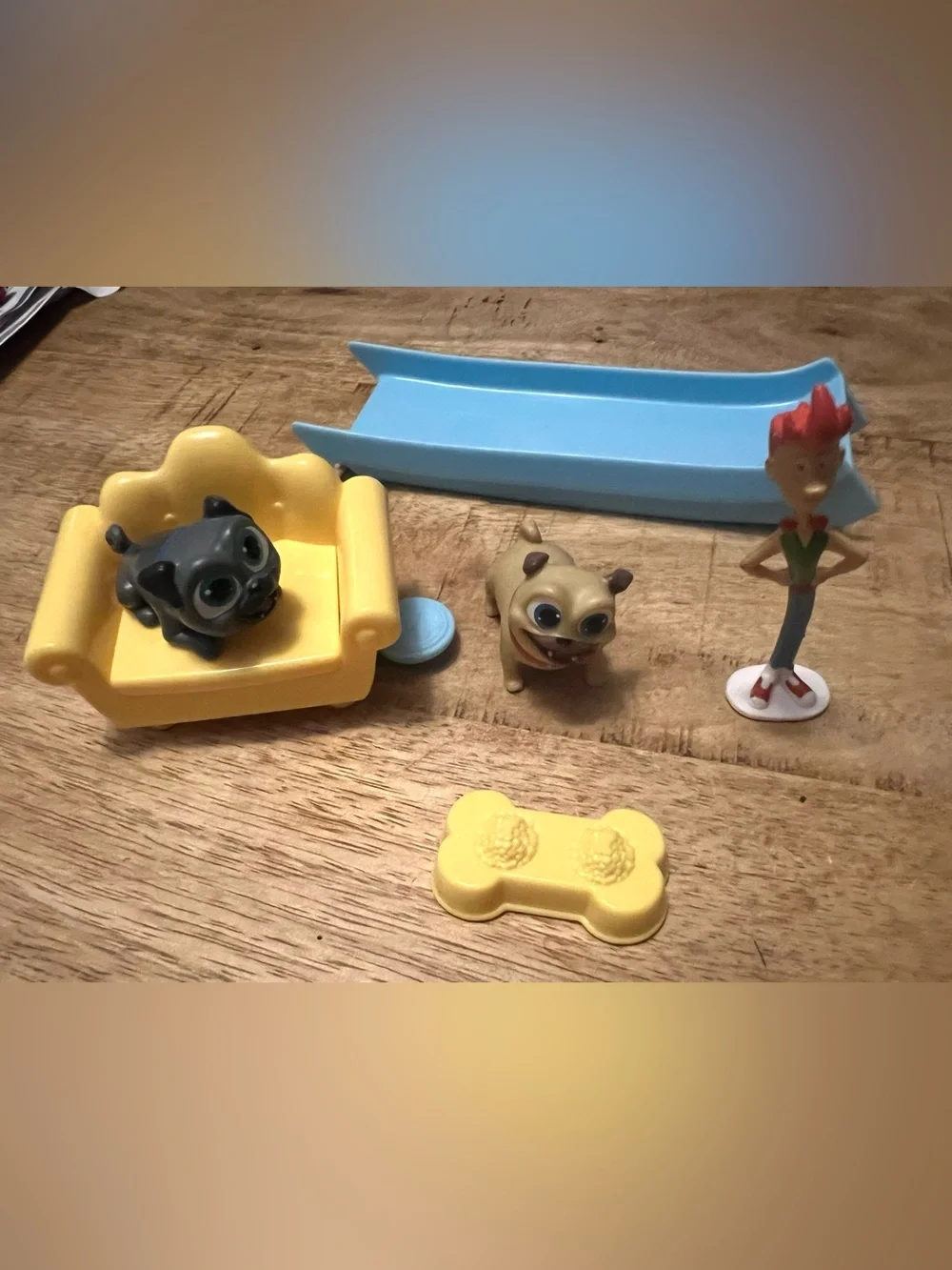 Puppy dog pals stow & go accessories Disney Junior